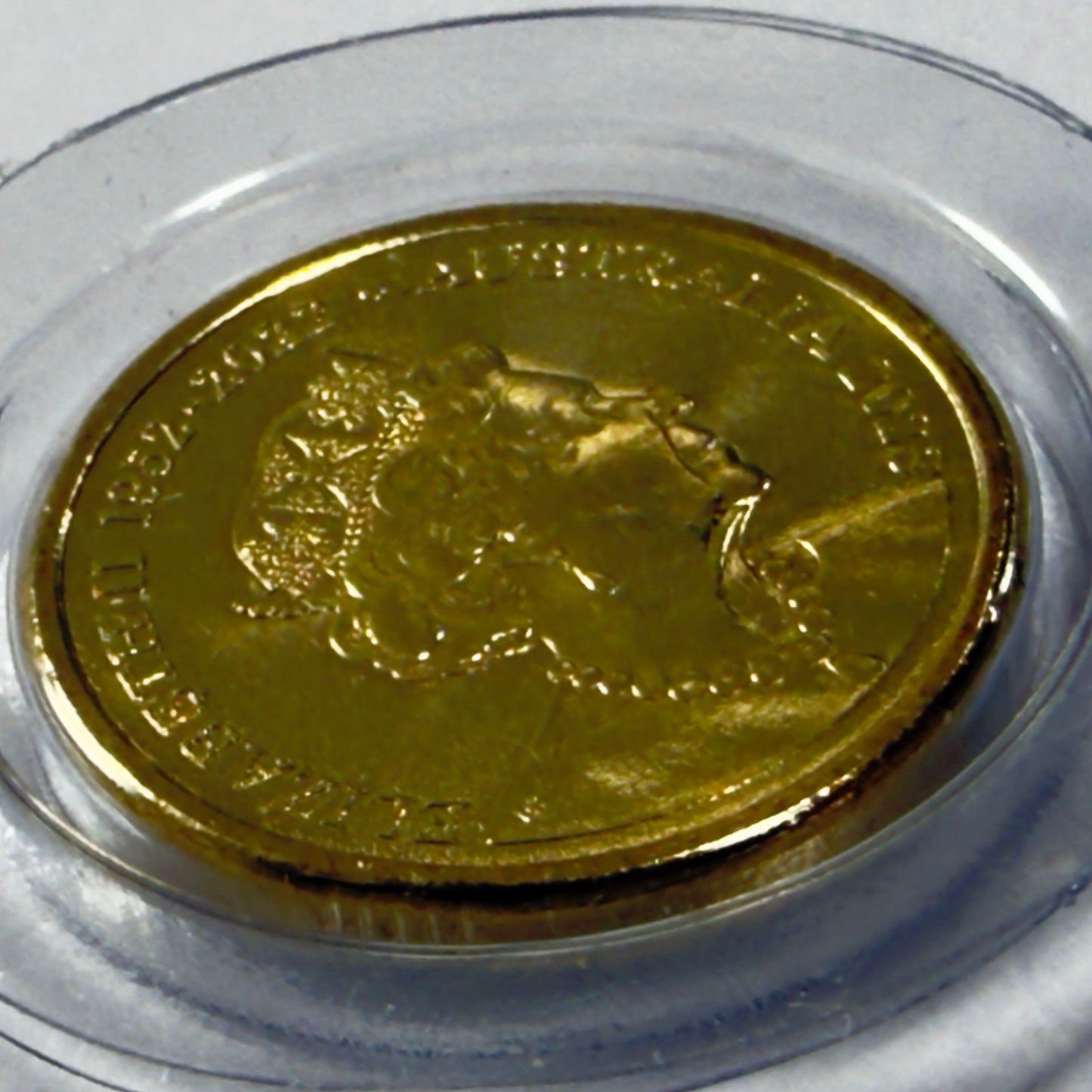 2023 $2 Remembrance Coin - RED POPPY $2 - only 35000 minted in og Capsule